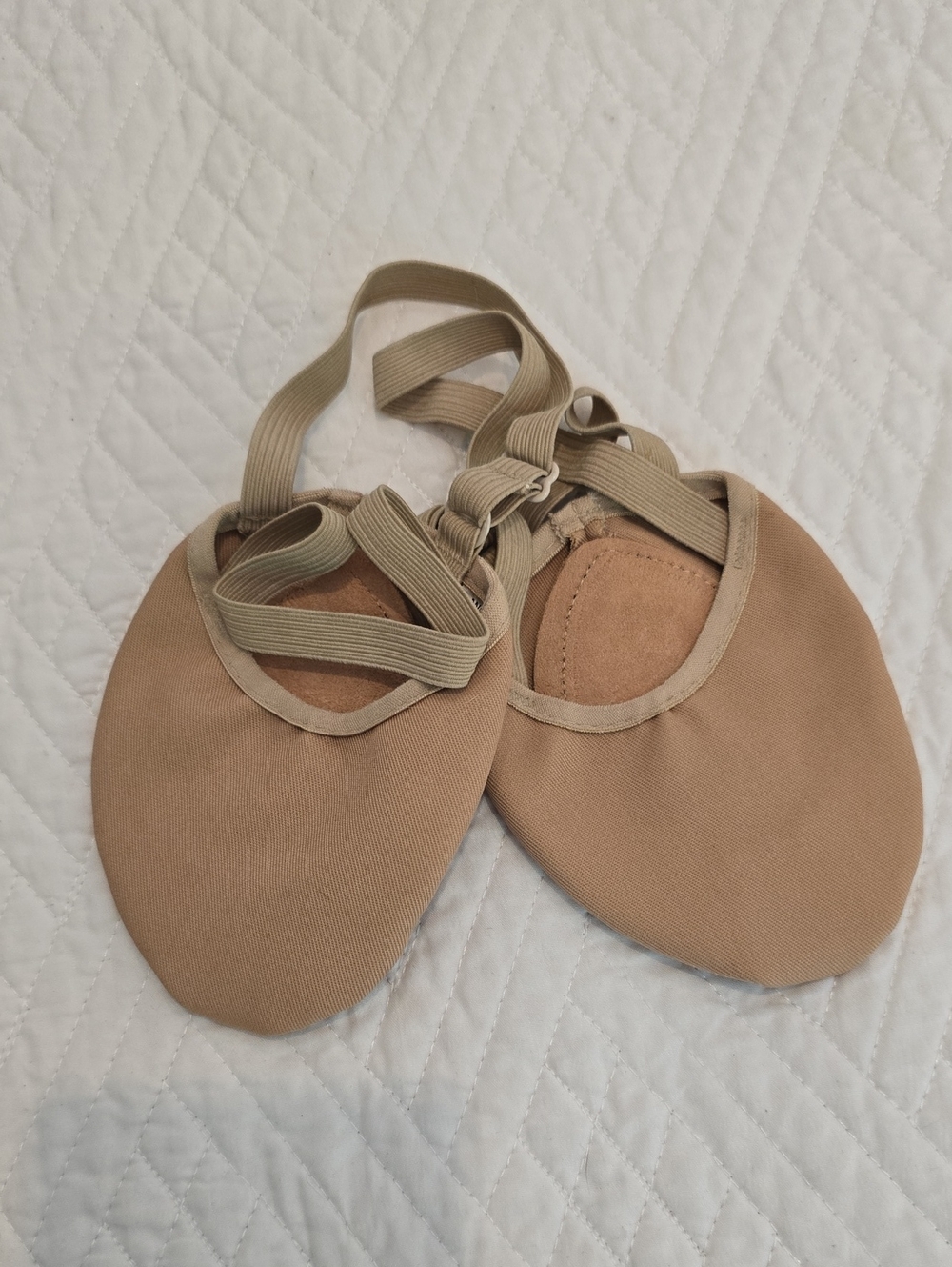 Canvas Dance Foot Thongs in Tan